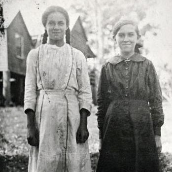 Winnie Sami and Lena Felschow, ca. 1915