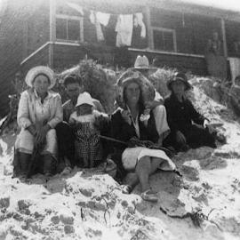 Lifesavers hut at Woorim in 1930