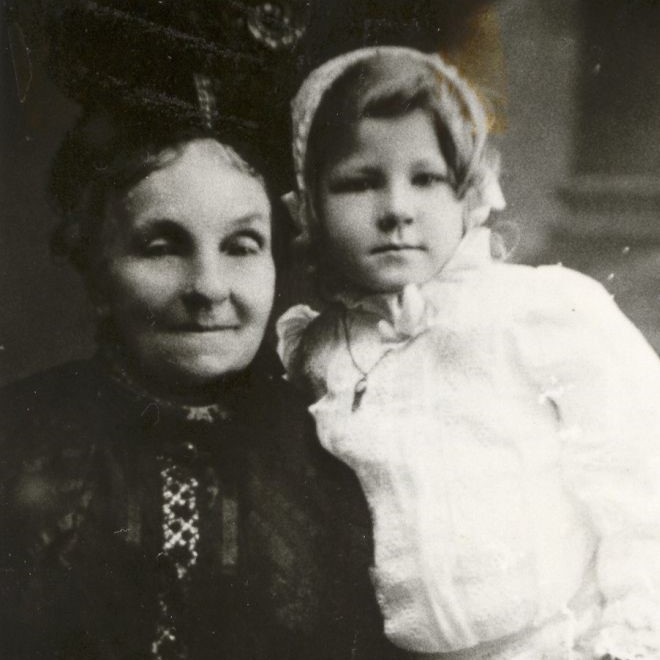 Mrs John Westaway with her granddaughter Jean Westaway