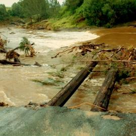 Flood damage to the timber bridge at Drapers Crossing, April 1989