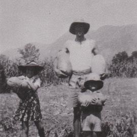 Clem Salisbury with Meryl and Don Clay holding Indian Cream Cobra rockmelons at Samsonvale