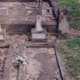 Unknown grave in Lawnton Cemetery, 1998