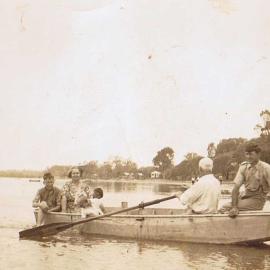 Jessie James with children